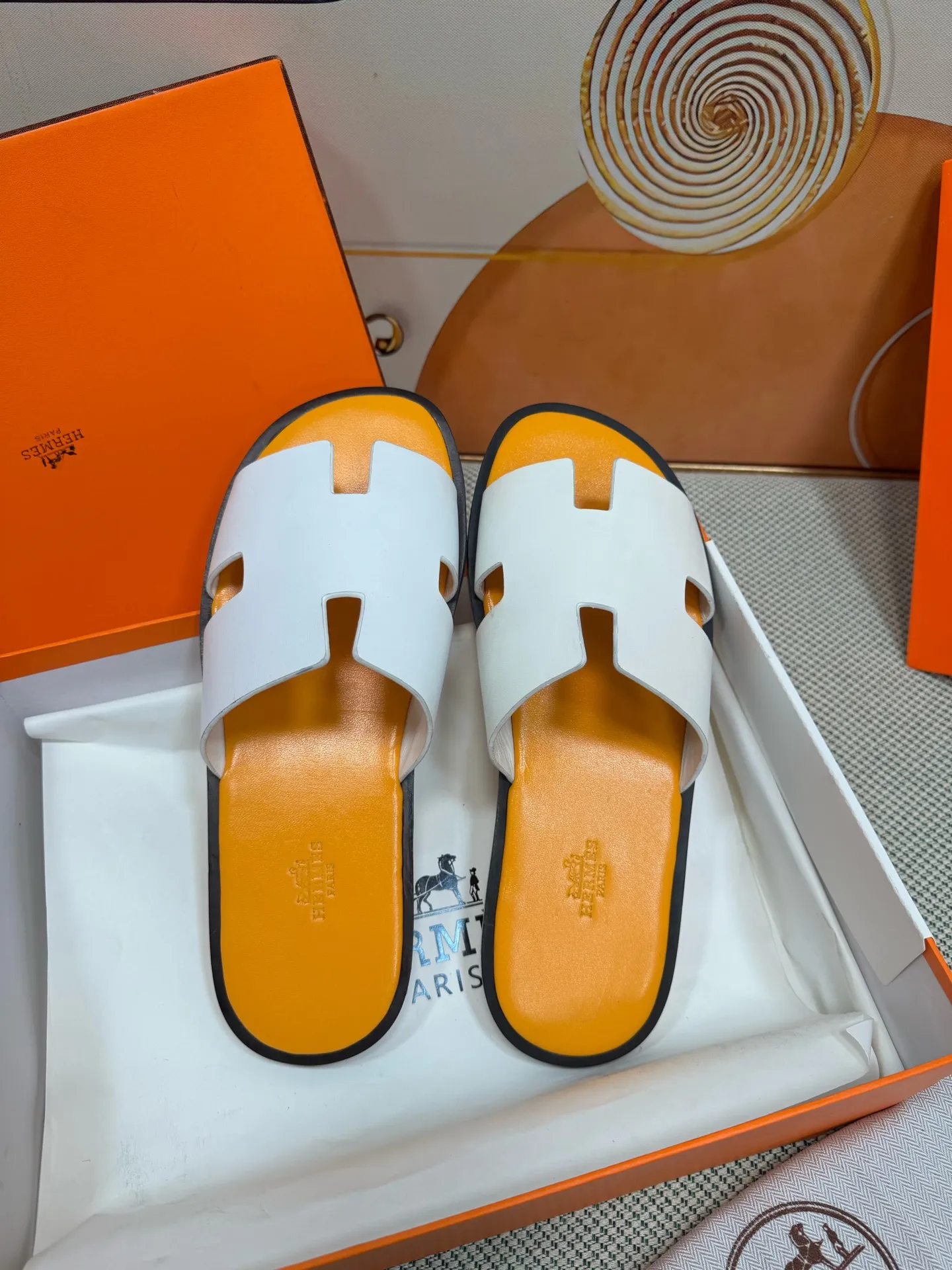 👟👟Ex-factory price 560👟👟 "HERMES" [Classic Original Version] Hermès; Top 🔝 Purchasing Agency 🔍🔍 Men's Latest 🇺🇸 Counter Sales Simultaneously, Original Imported from Italy: Silk Cowhide · Prominent (High-end · Nobility · Grade) Exquisite Workmanship (Italian 🇮🇹 Imported Water Dye Brand Wear-resistant ultra-thousand leather feet) Soles: Original soles specially provided by the original factory, ⚠exclusive double-layer movable rubber molded outsole; super comfortable, wear-resistant, non-slip, environmentally friendly🌳🌳🌳, real photos taken🎬The real ones are more beautiful🔍🔍 (high quality, single goods), you can enter and exit the counter at will* Code number: 38·39·40·41·42·43·44# (45# can be customized) (46 47➕30 customization is not returnable) Welcome to place an order...☕